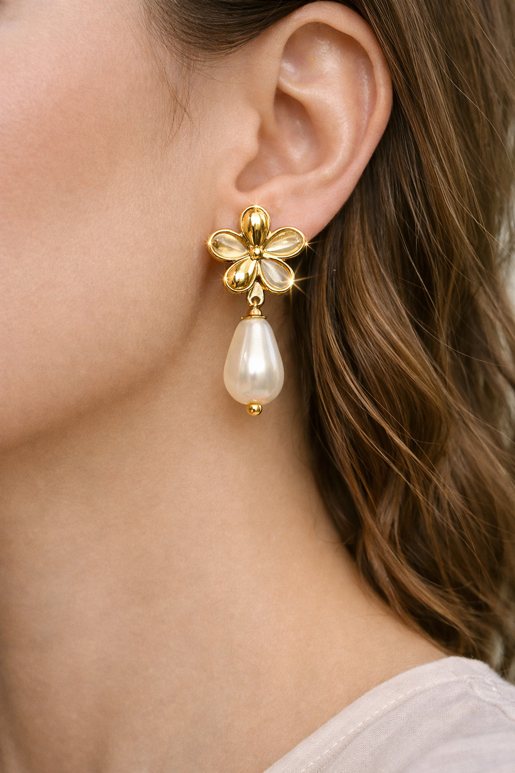 Boucle d’Oreille Fleur d’Or & Perle Goutte